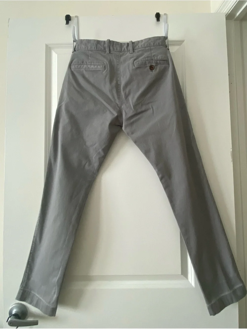 J Crew men’s light grey flex slim chinos Sz 29